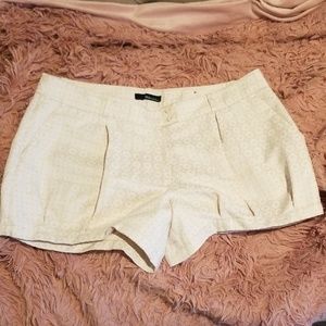NWT Womens Off White Pattern Short 2 for $25